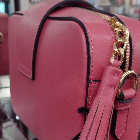 VALENTINO Signature Luxury Leather "V" Logo 🛍️🎁 NWT - Picture 7 of 10